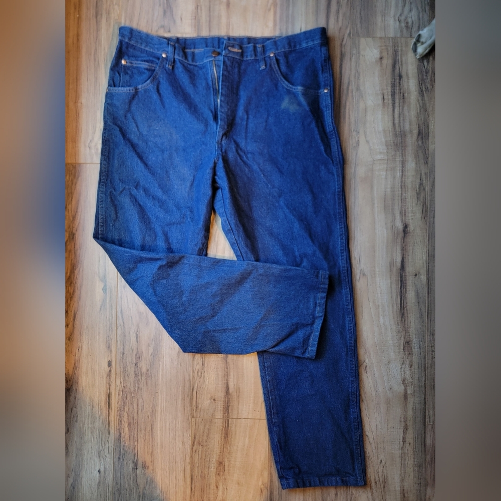 Wrangler Men's Jeans 40 x 32 relaxed EUC